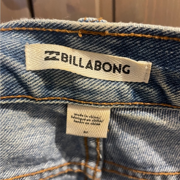 Billa bong low rise denim shorts size 27 - Picture 3 of 3
